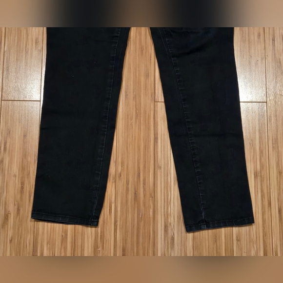 Roz & Ali Women's Black Jeans - Picture 2 of 8